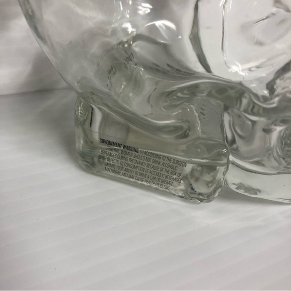Vodka Bottle 750ml Crystal Head Skull Decanter Glass Empty Dan Aykroyd Stopper - Picture 3 of 11